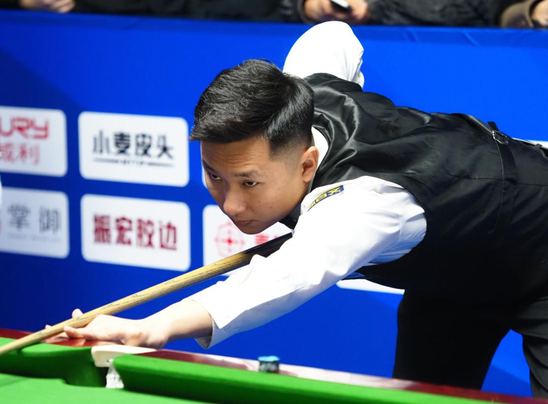 华横溢的球 华横溢的球